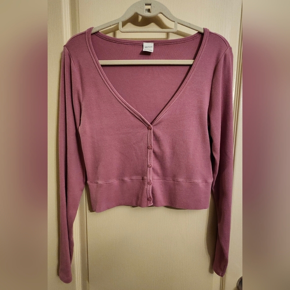 ARITZIA HomeStretch Rib V-Neck Waist Button-Up Top. Size Large. - Picture 5 of 16